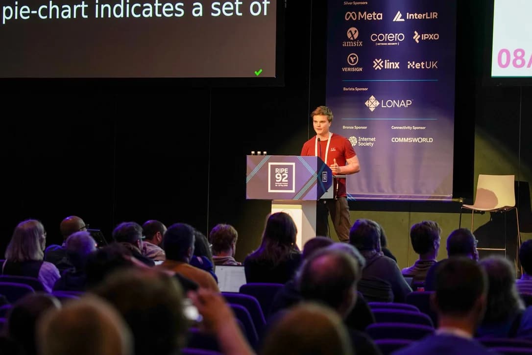 Remi Hendriks speaking on stage