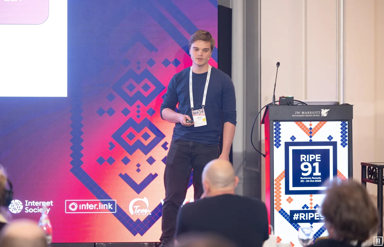 Remi Hendriks presenting in the MAT Working Group at RIPE91